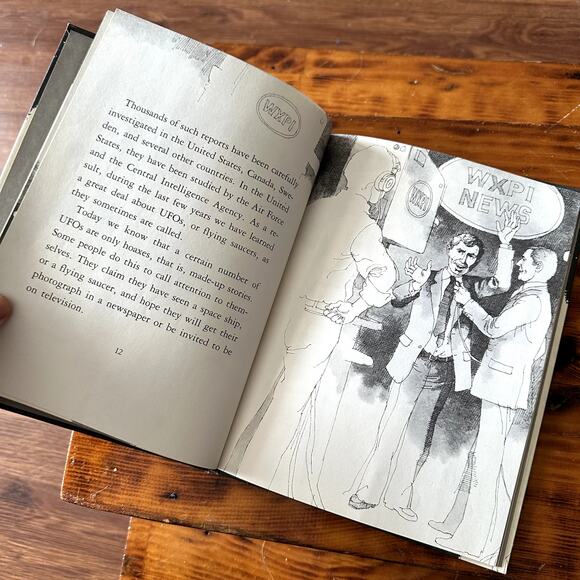 Vintage 1978 Monsters From Outer Space Hardcover Book - Picture 5 of 9